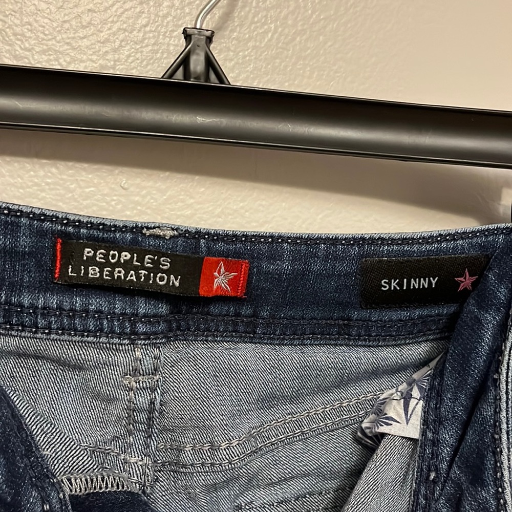 Distressed jeans - Picture 6 of 7